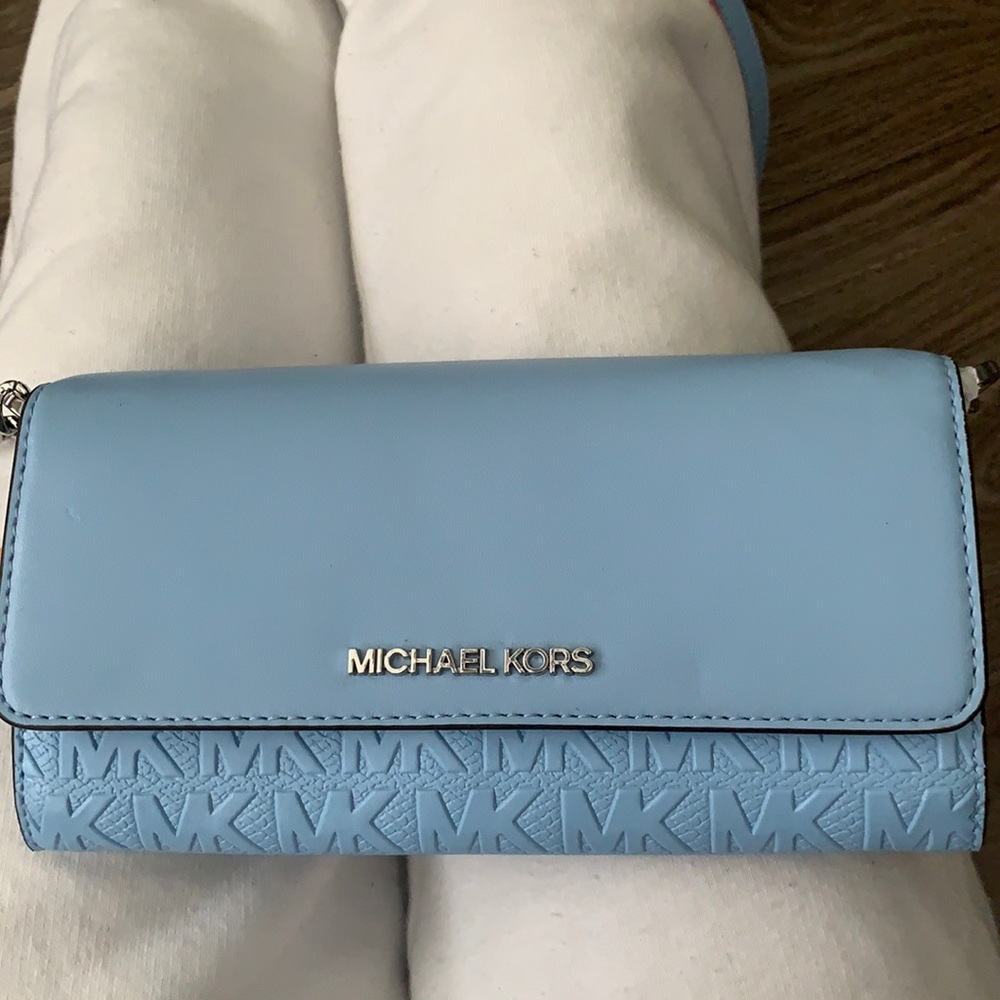 Wallet on chain Michael Kors bag. Brand new, never used. Baby blue color